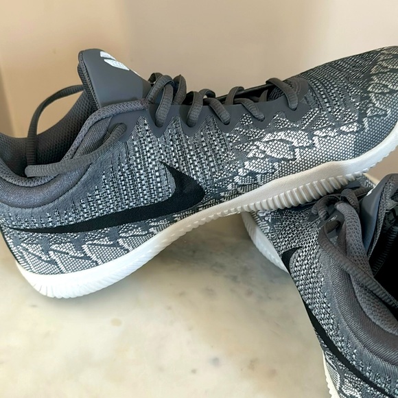 Mamba rage platinum 2018 like new without box. Worn maybe once
